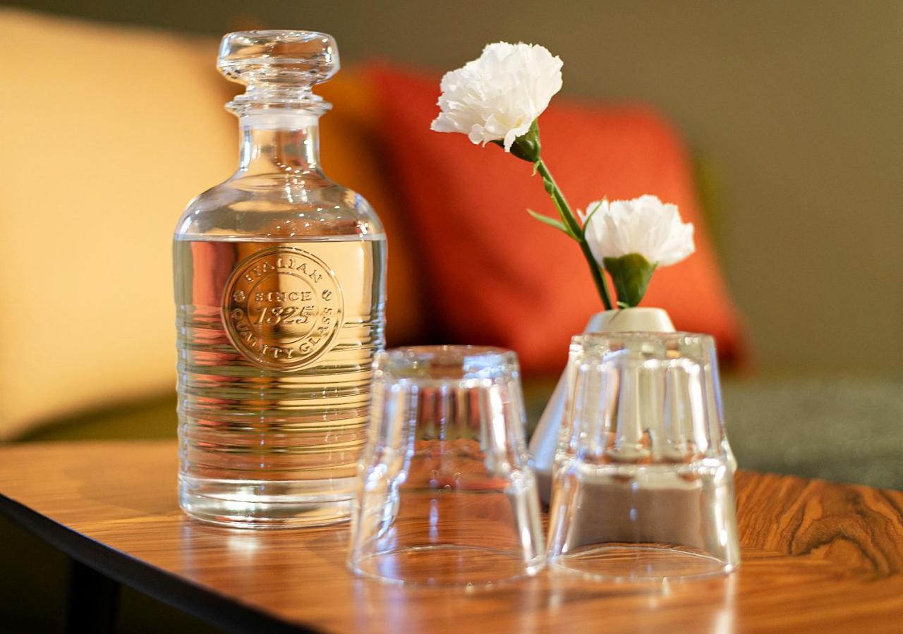 One-Bedroom Apartment with Balcony - Annex