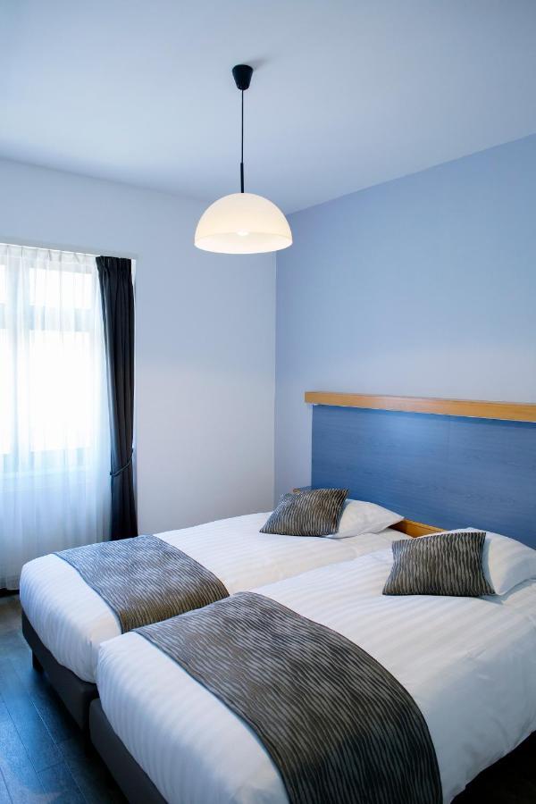 2 Doppelzimmer mit Verbindungstür