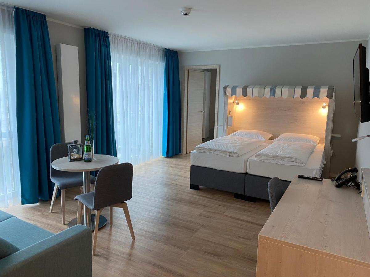 Family Room,1090346772:JPEG