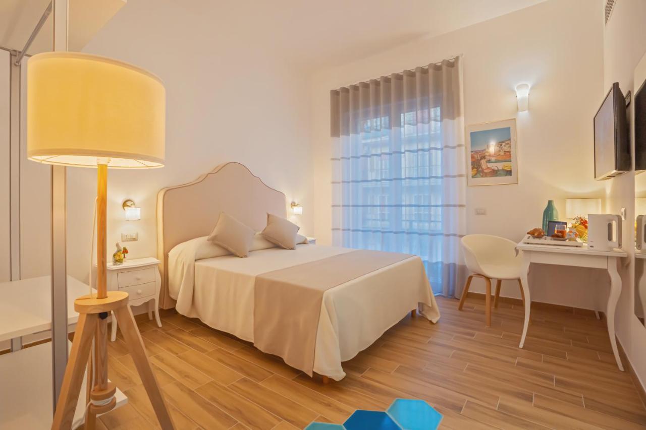 Deluxe Doppelzimmer mit seitlichem Meerblick
