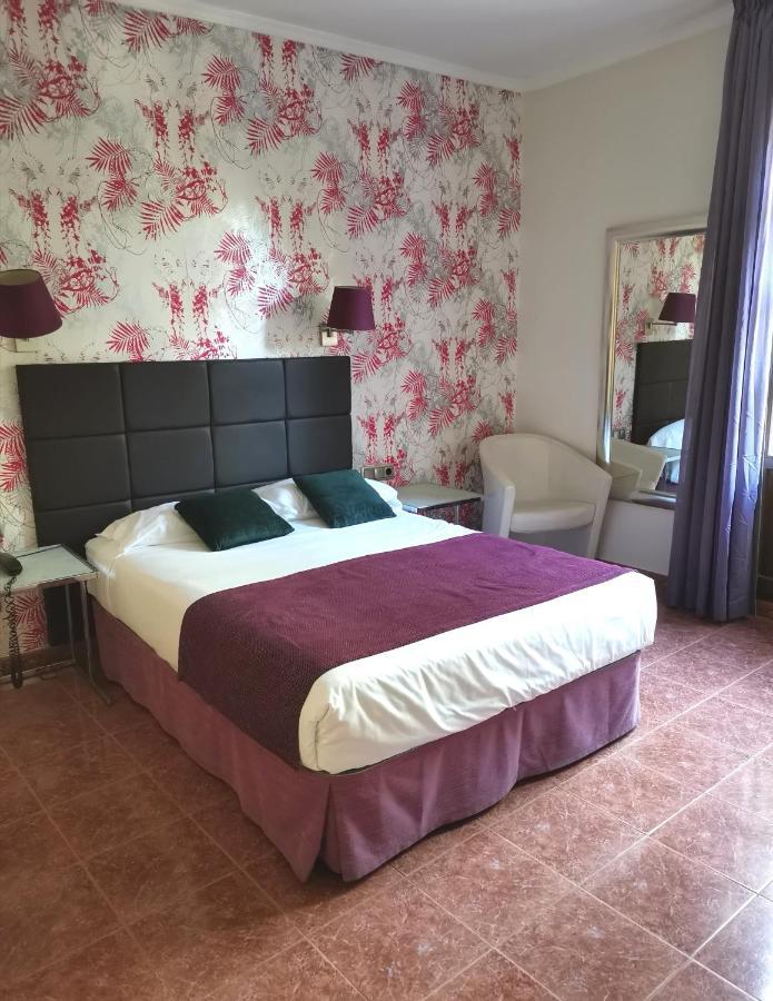 Doppel- oder Zweibettzimmer mit Blick auf die Rambla