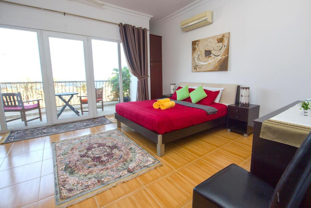 Doppelzimmer mit Balkon und Meerblick