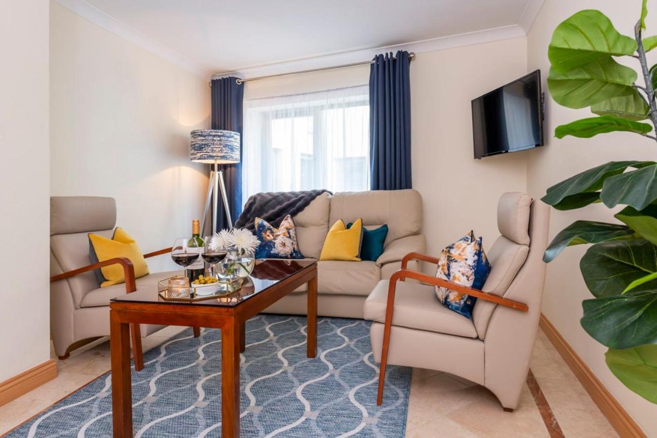 One-Bedroom Apartment,1590352736:JPEG