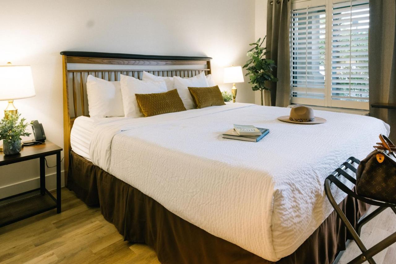 King Room with Pool View - Early Check In/Late Check Out