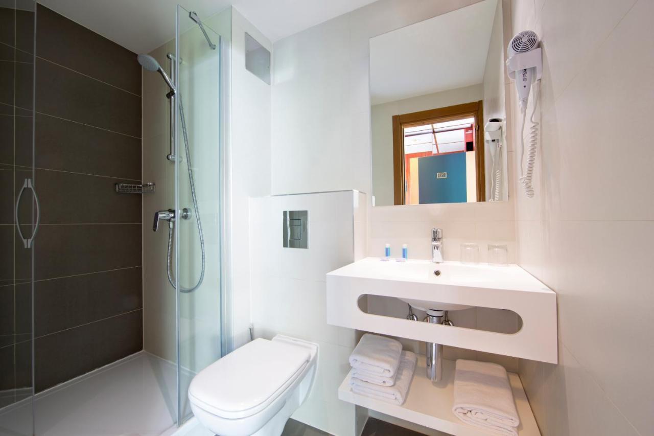 Standard Zimmer im Nebengebäude mit Balkon