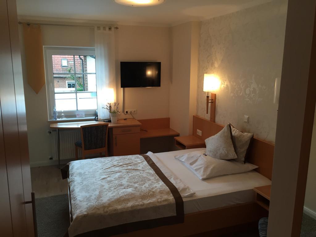 Single Room,118875619:JPEG