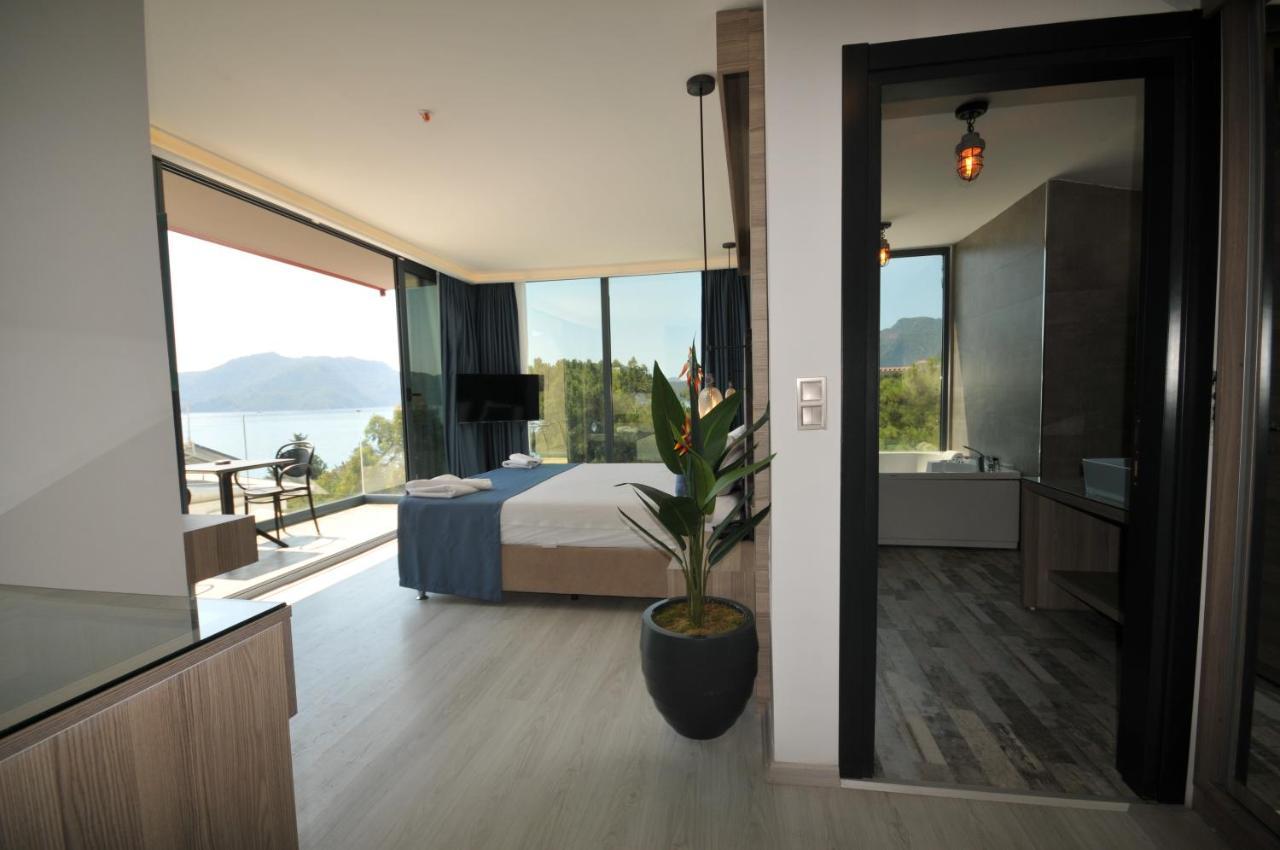 Zimmer mit Kingsize-Bett und Whirlpool