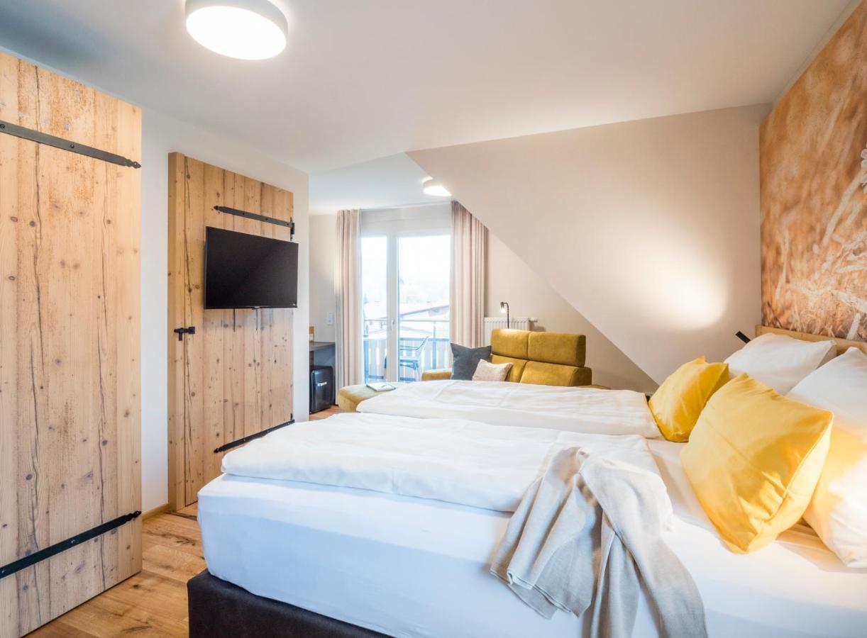 Family Room,1200358018:JPEG