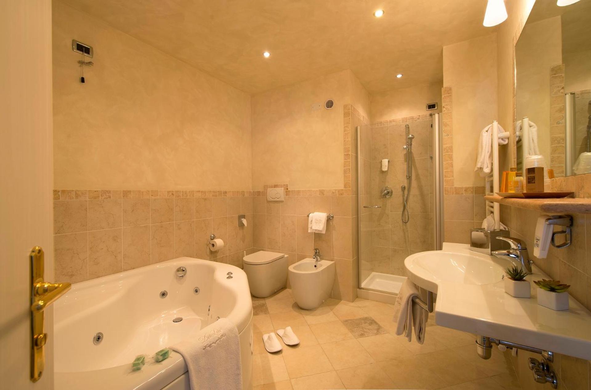 King Room Spa Bath
