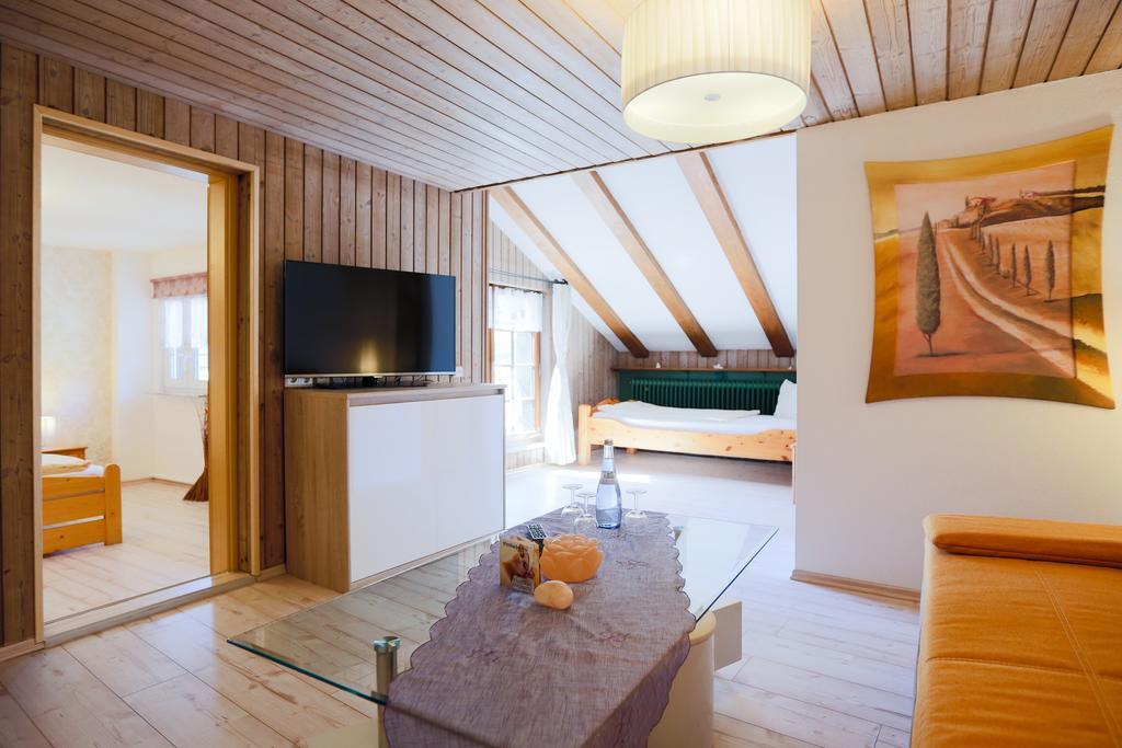 Two-Bedroom Queen Suite with Sofa Bed,122420608:JPEG