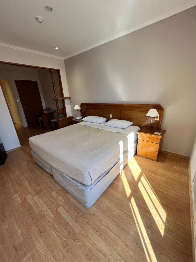 Standard Room- Large bed- Interior view,1232588729:JPEG