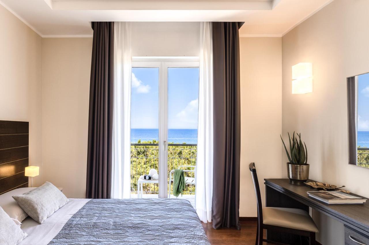Double or Twin Room with Sea View,1360548332:JPEG