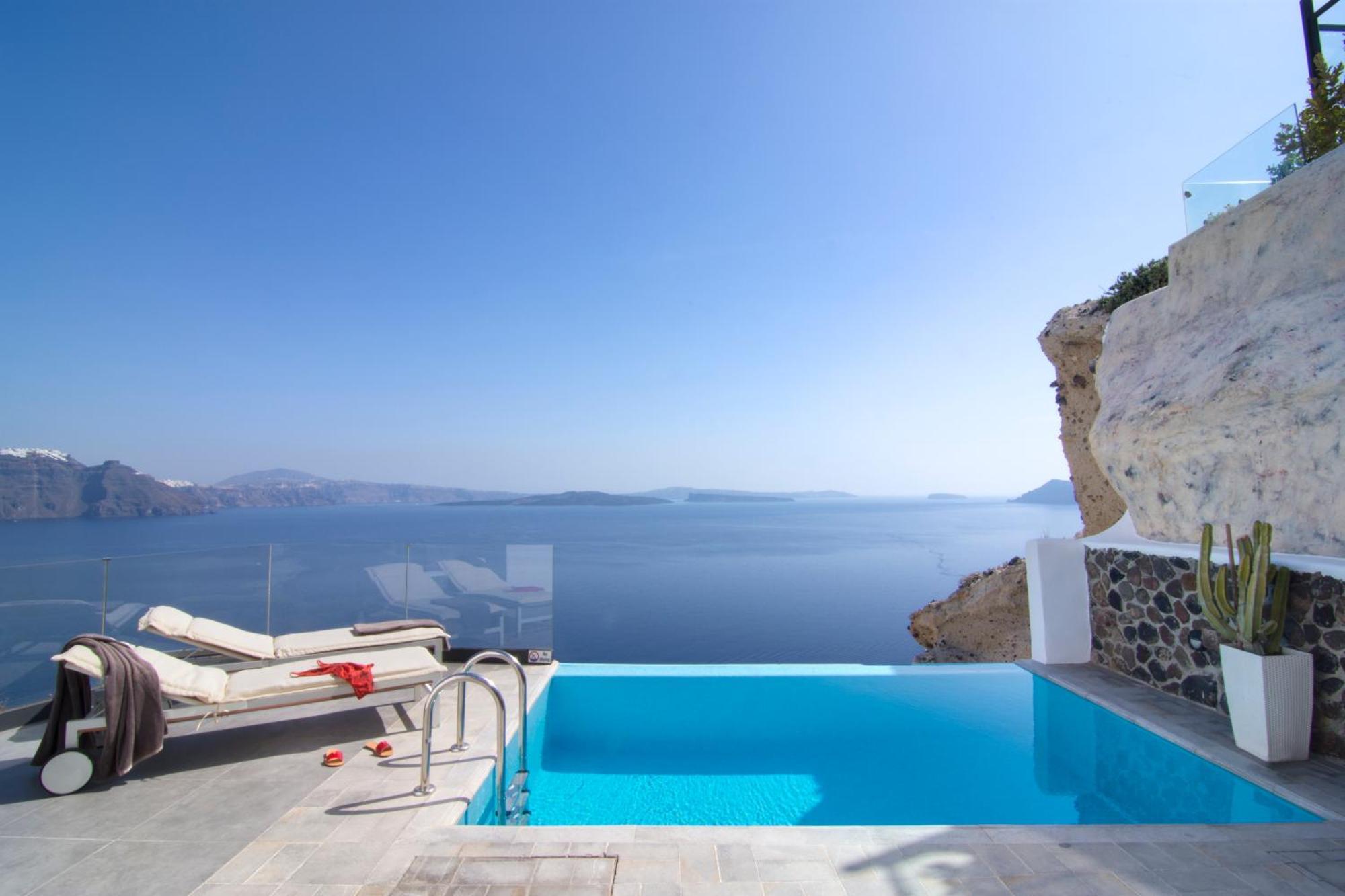 Hochzeitssuite mit eigenem, beheizten Pool und Aussicht auf die Caldera