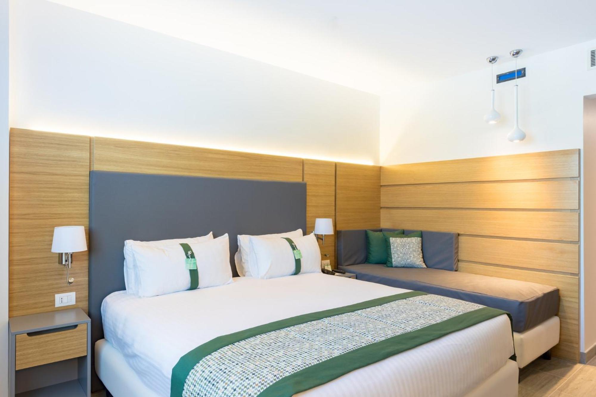 Premium Zimmer mit Kingsize-Bett und Schlafsofa