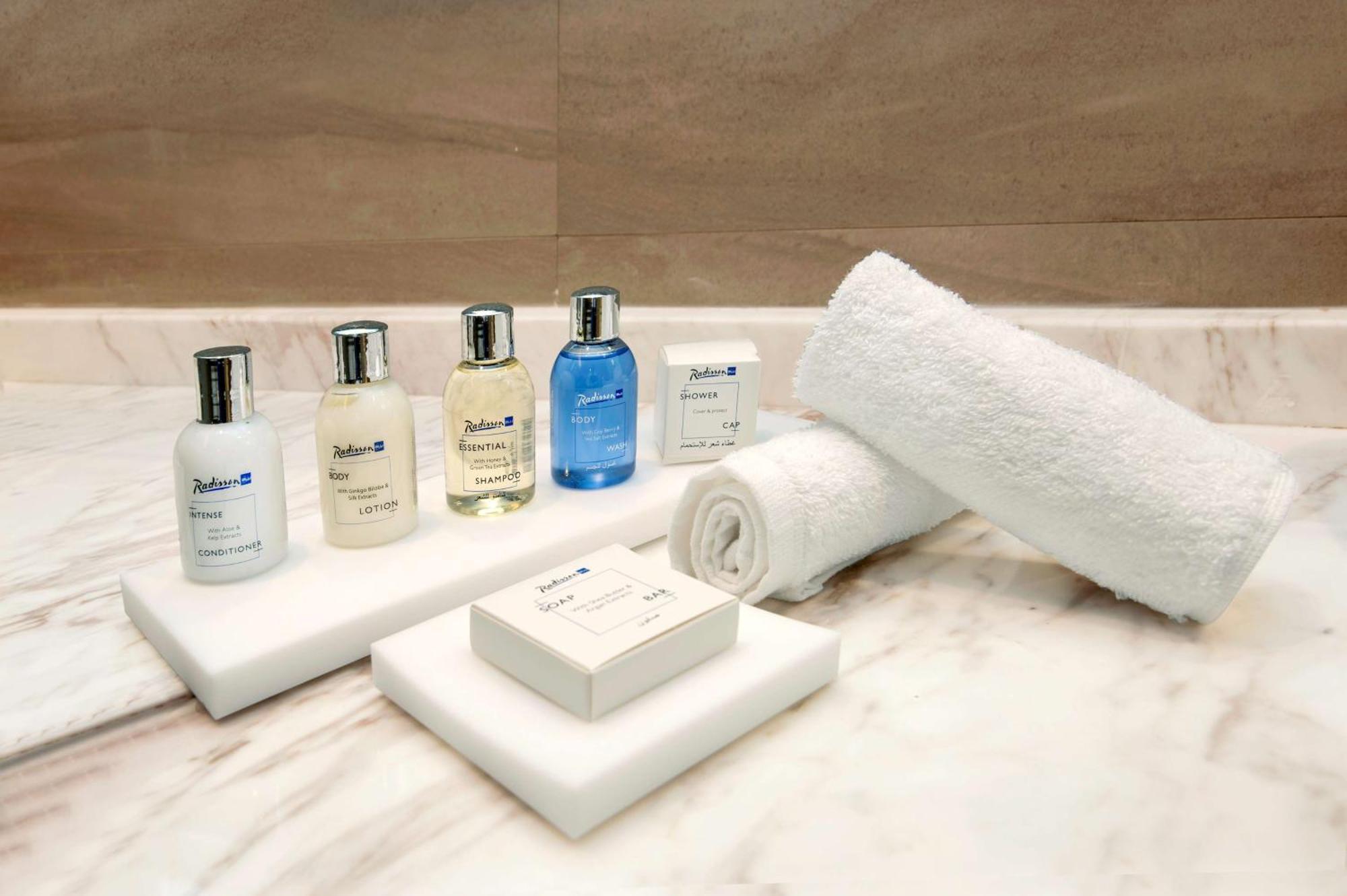 Premium Zimmer mit Stadtblick – inklusive kostenlosem Zugang zum Surf Pool, zum Abenteuerpark, zum Wellenbad und zum Strömungskanal