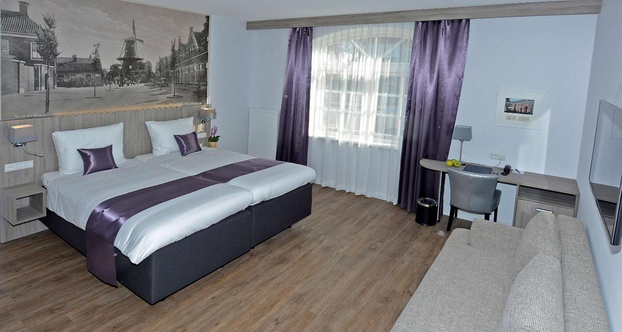 Double Room Sofa Bed Bath Tub Non-Smoking