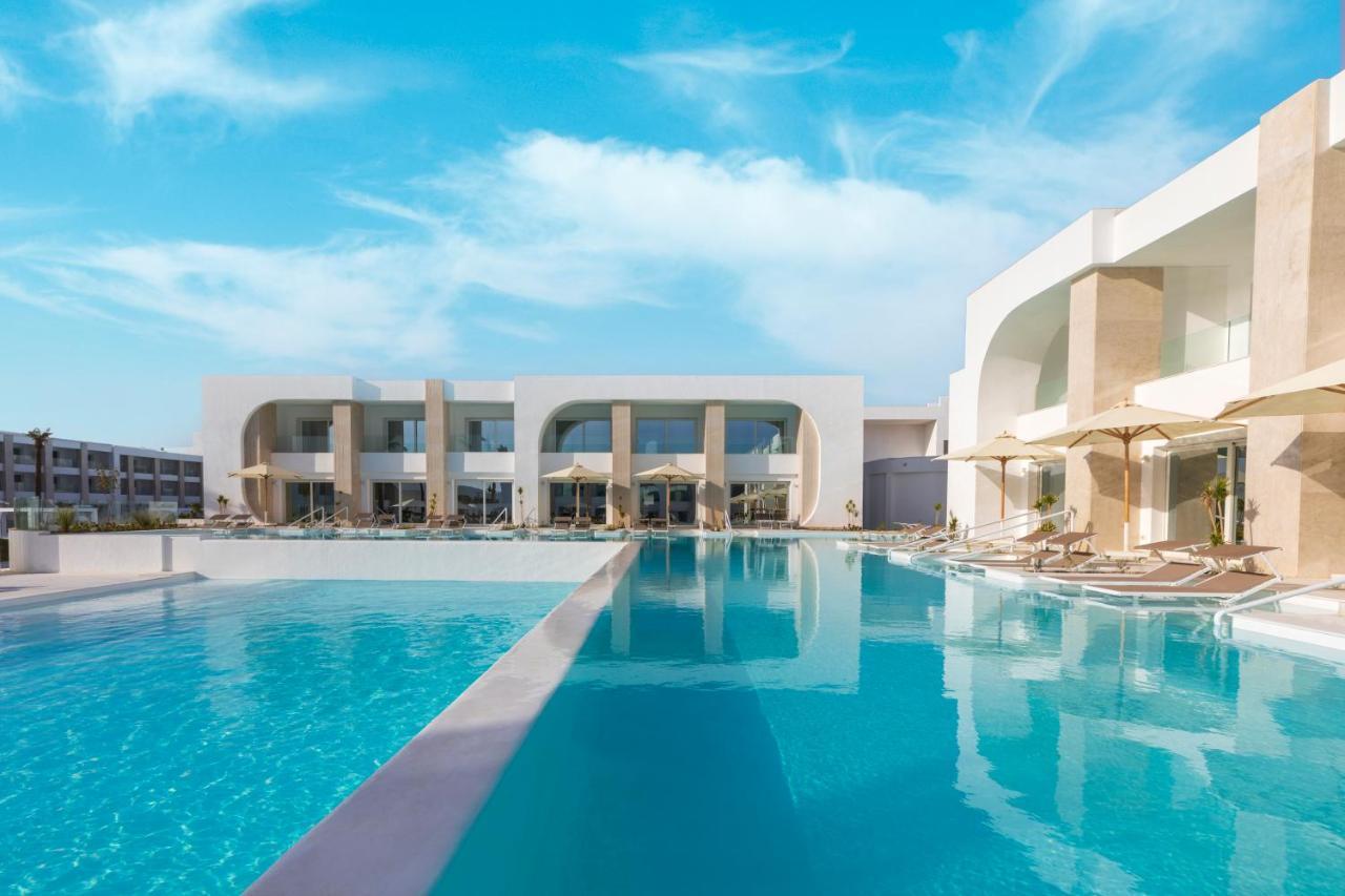 Deluxe Swim-Up Room,1319953882:JPEG