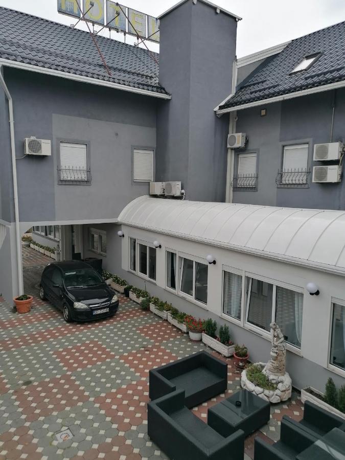 Twin Room,1553159317:JPEG