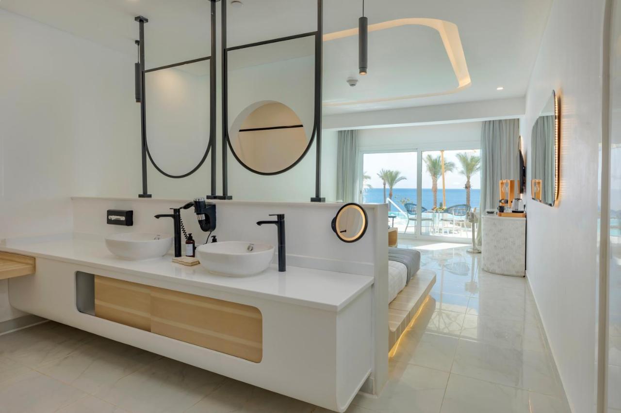 Junior Swim-up Suite-Posh Club,1330192598:JPEG