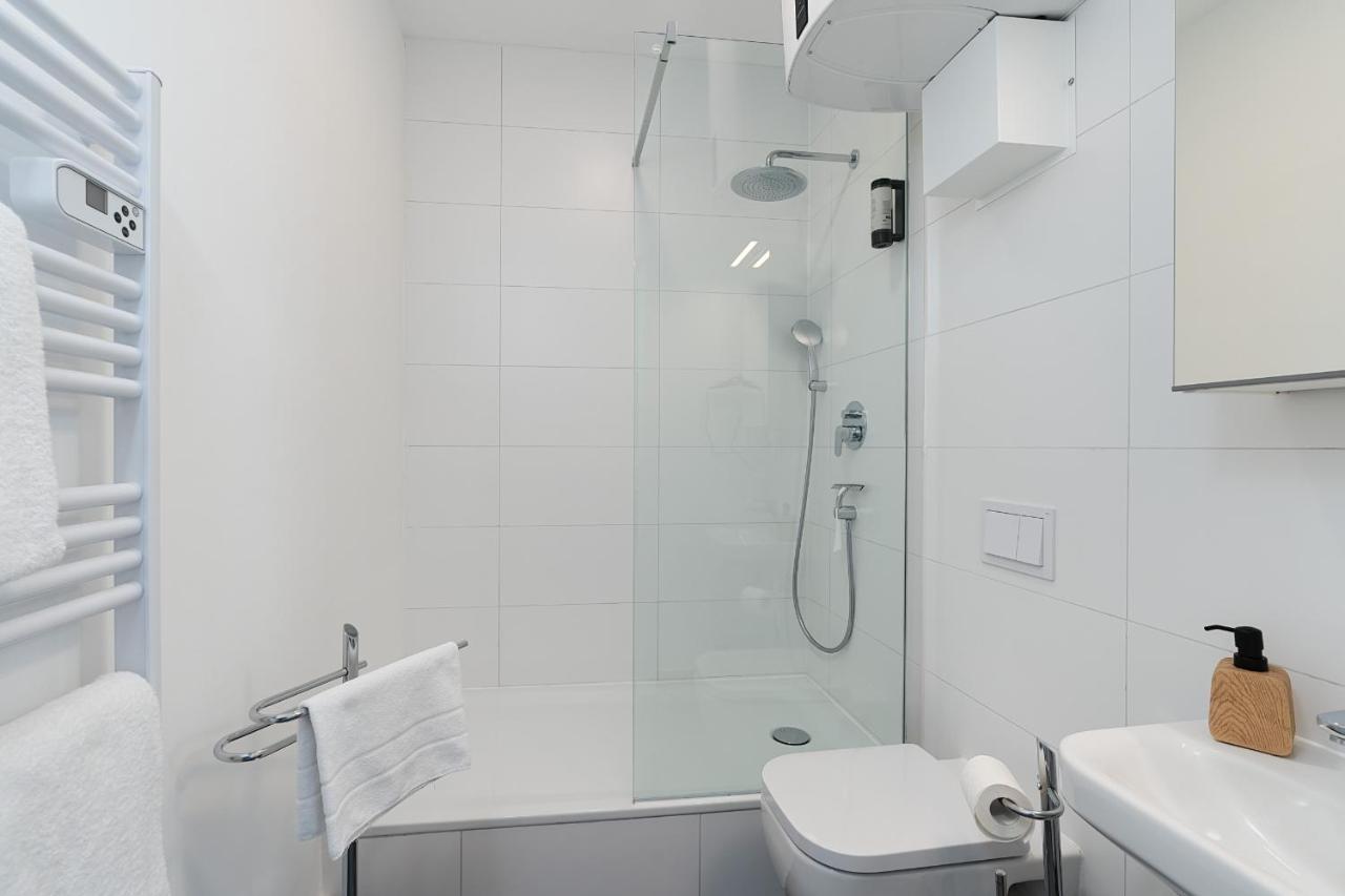 Studio,1470045092:JPEG