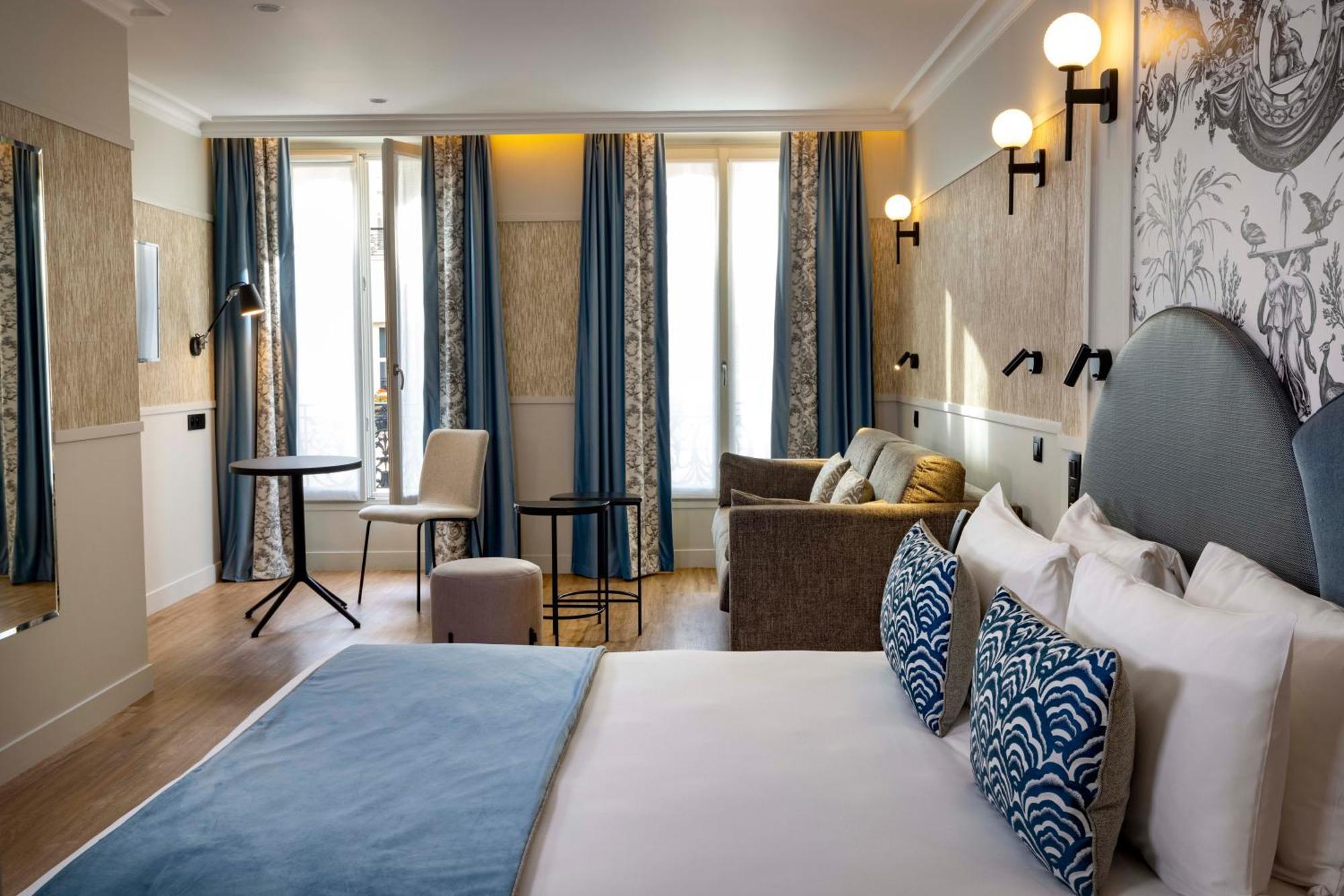 Prestige Suite für 4 Personen mit Bad und Straßenseite
