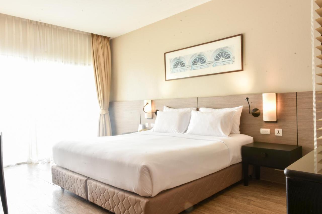 Superior City View – Room only