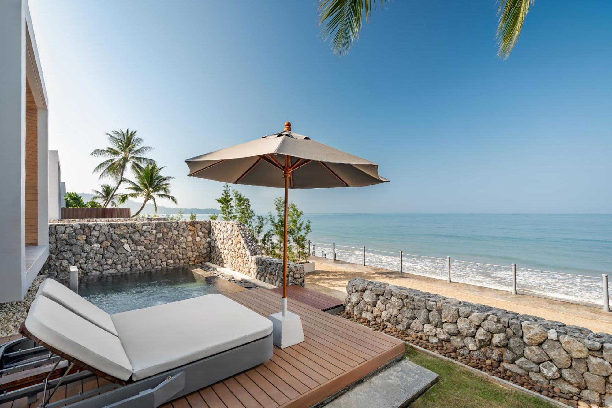Suite Private Pool Beach Front
