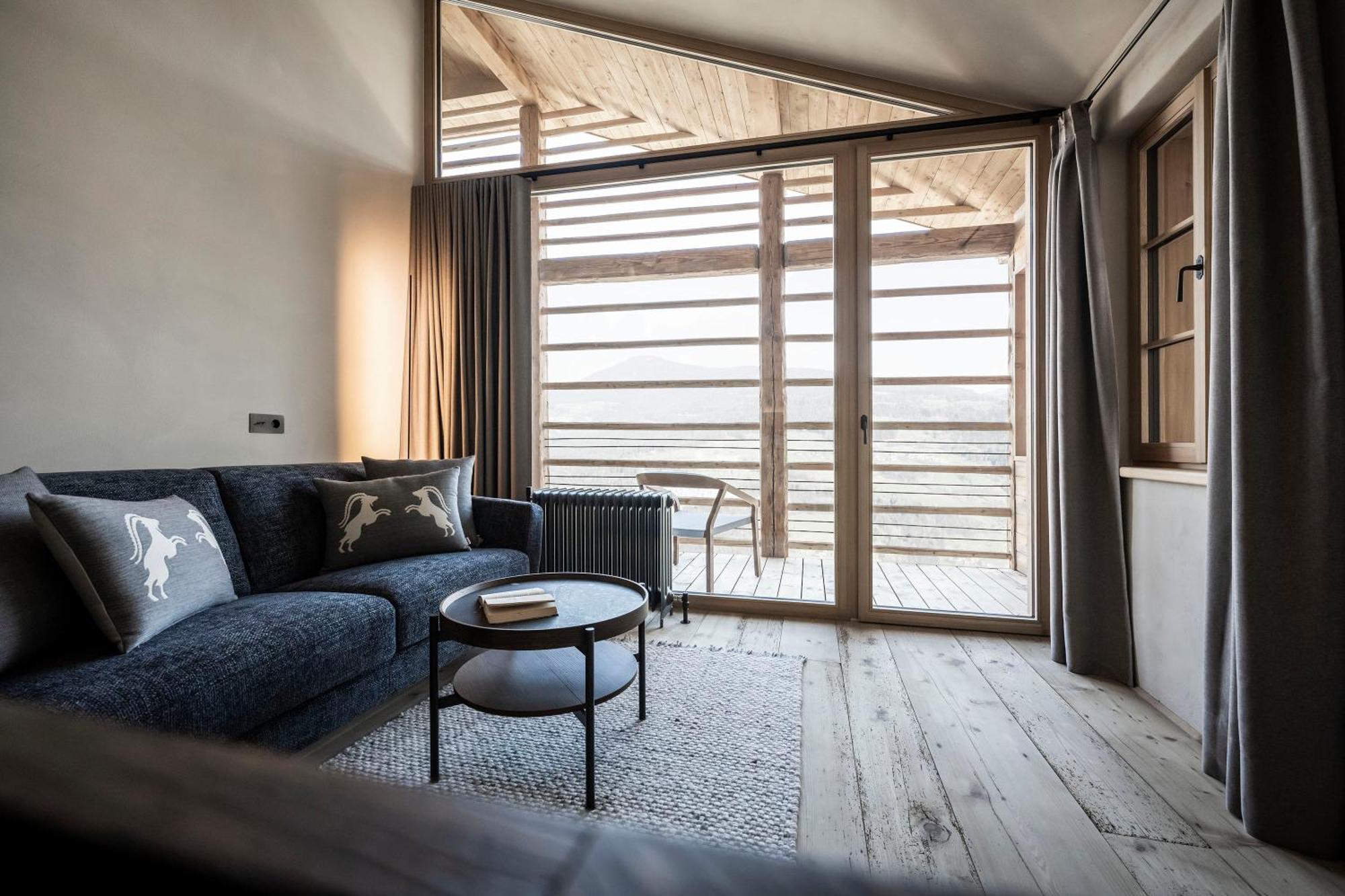 Deluxe King Suite