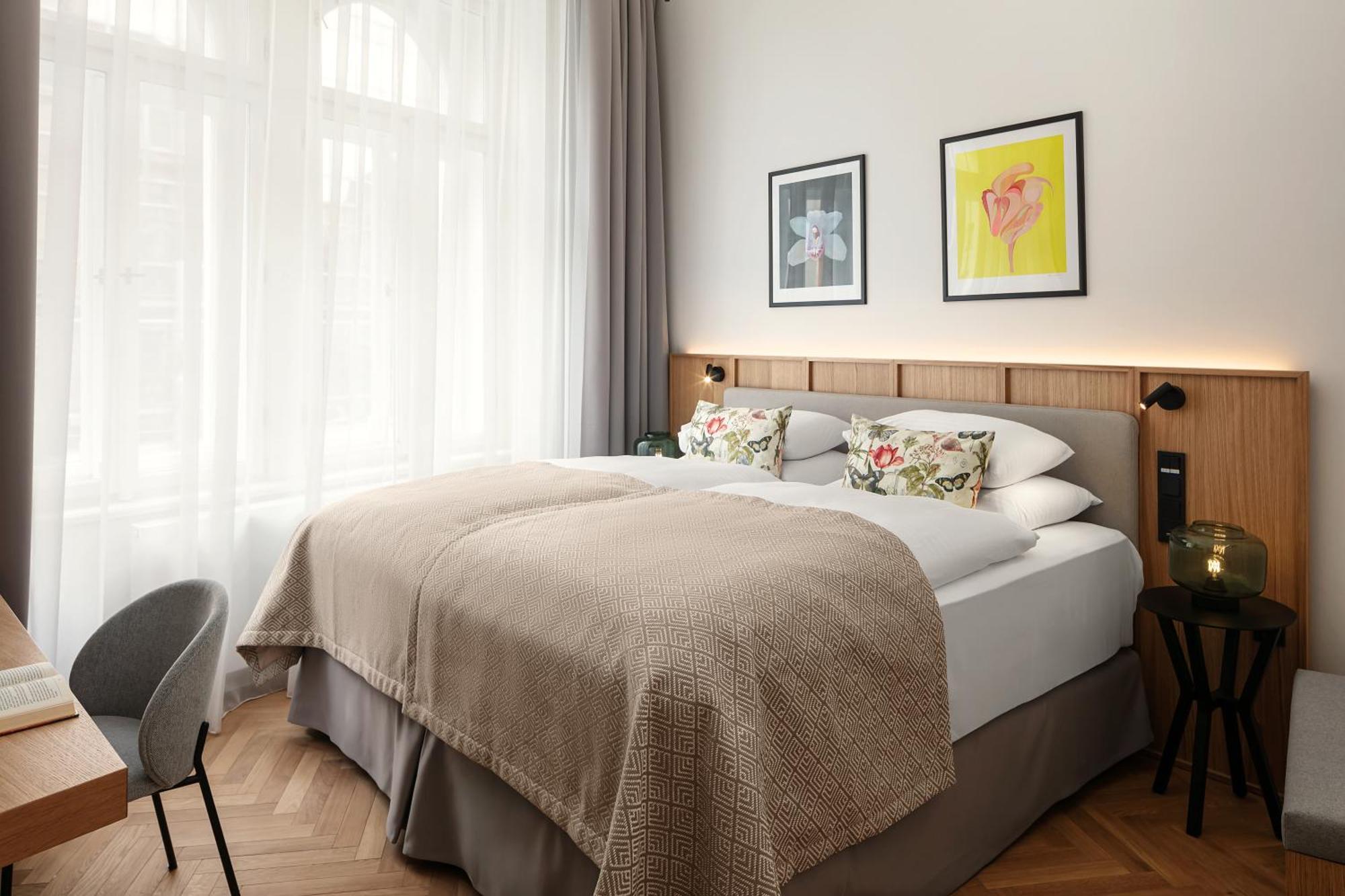 One-Bedroom Apartment,1502007166:JPEG