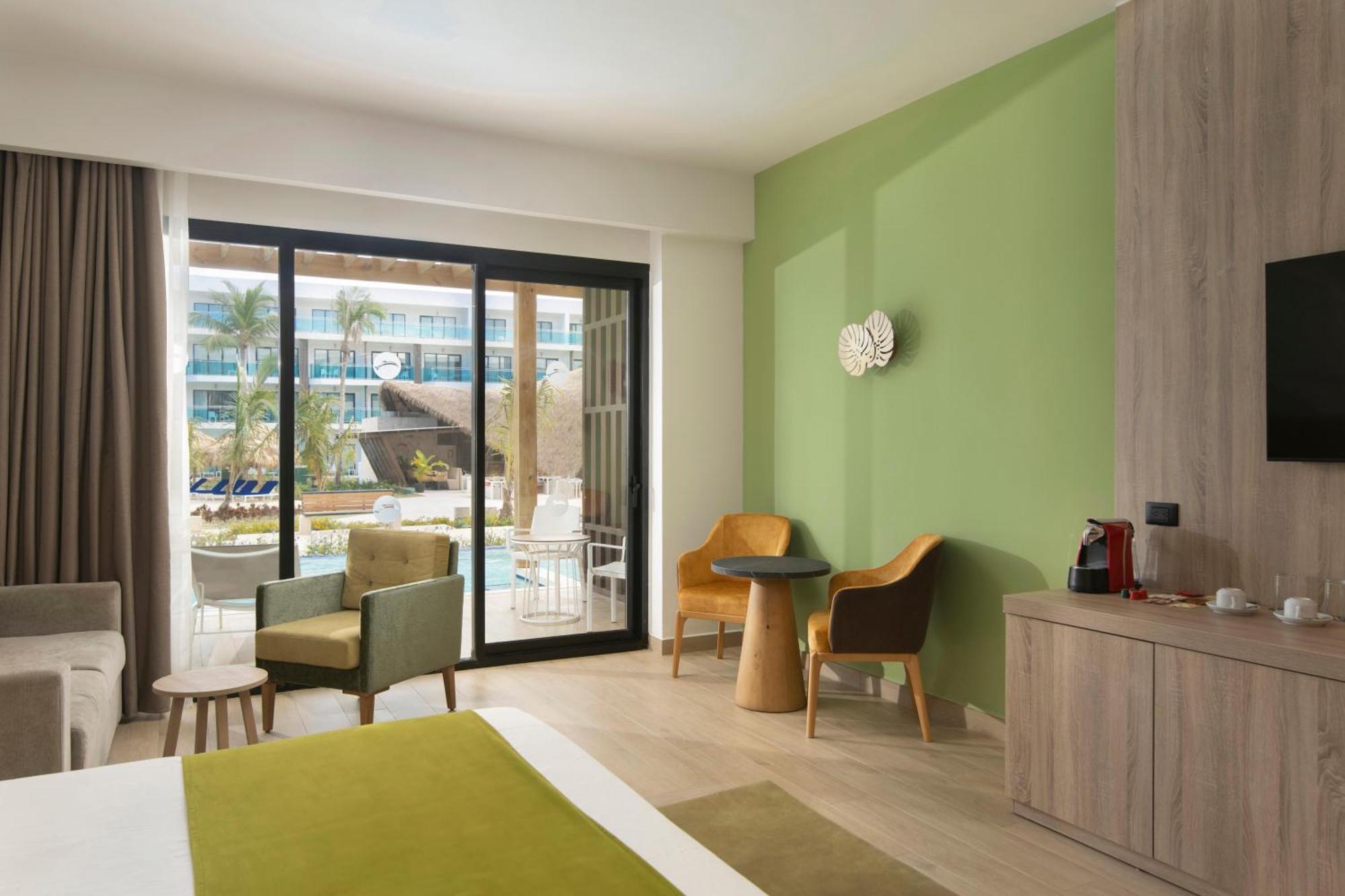 Junior Suite Swim Out Pool View,1519034770:JPEG