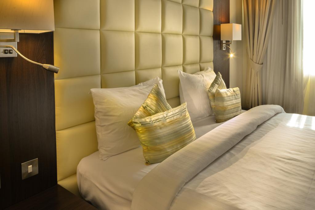 Golden Suite,152661856:JPEG