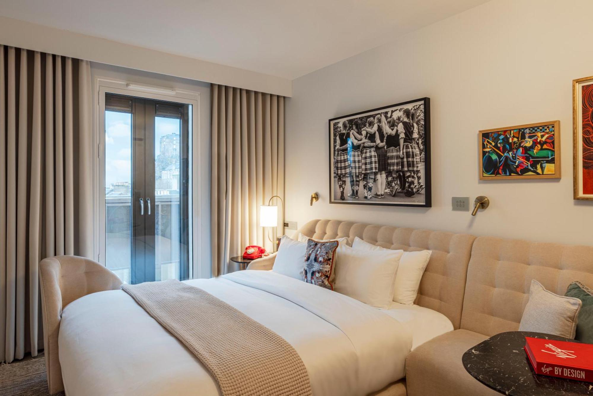 Zimmer Chamber mit Blick auf die Burg