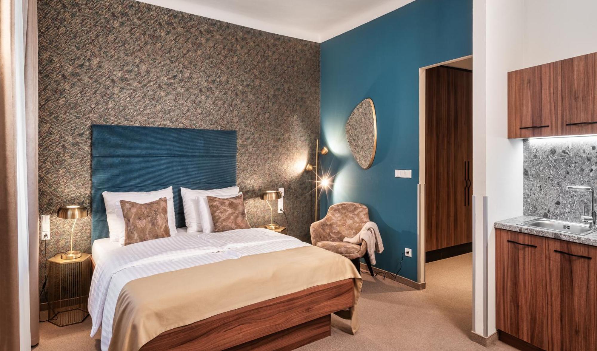 Studio,1536922375:JPEG