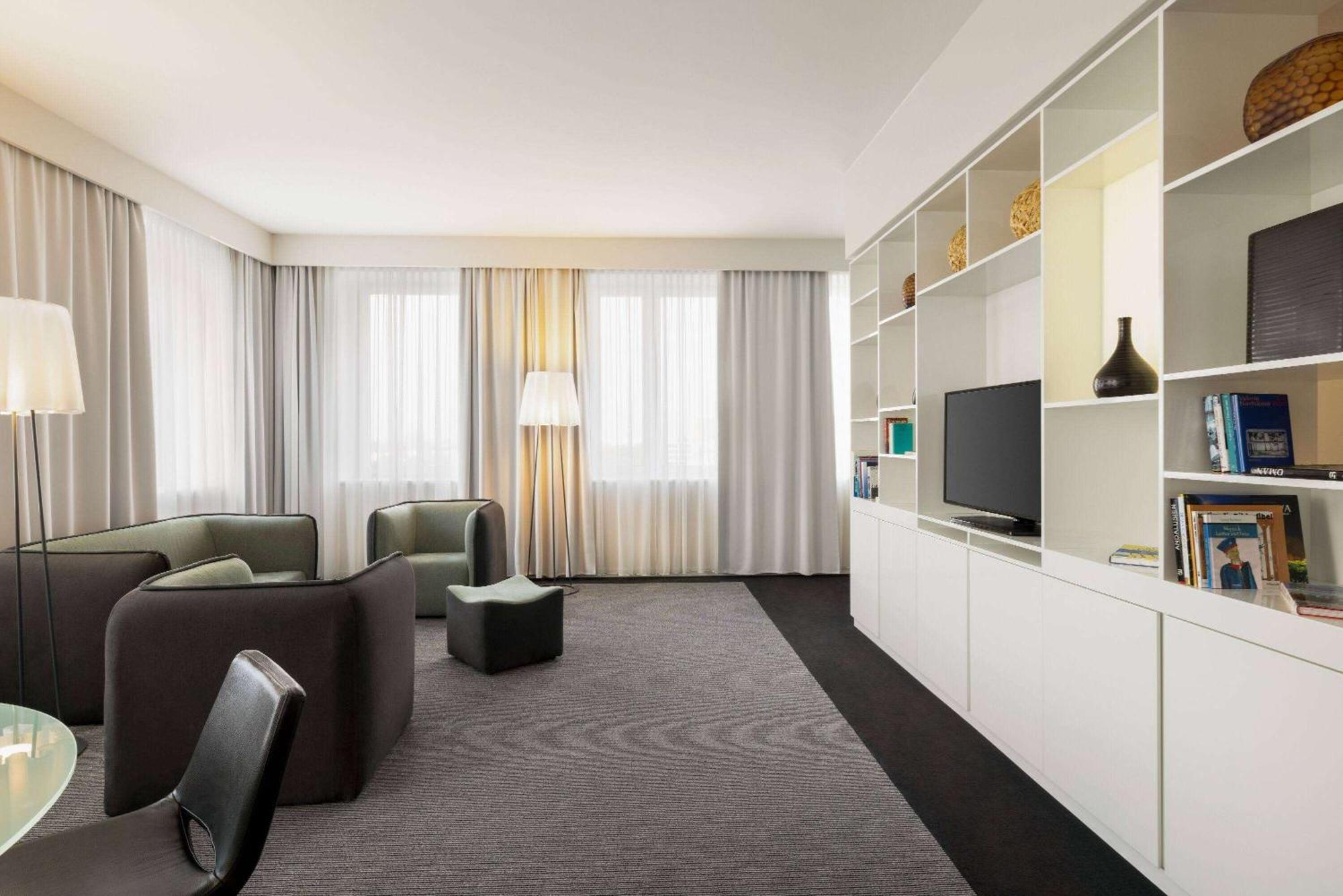 Deluxe King Suite,1537293112:JPEG