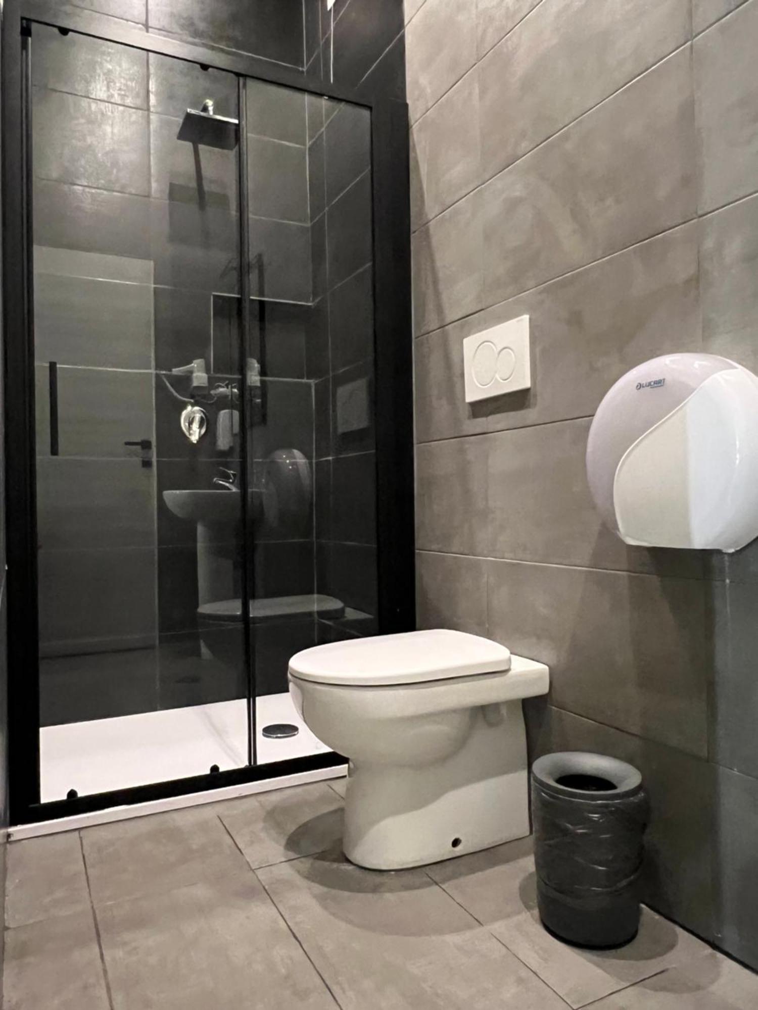 Dreibettzimmer mit Gemeinschaftsbad