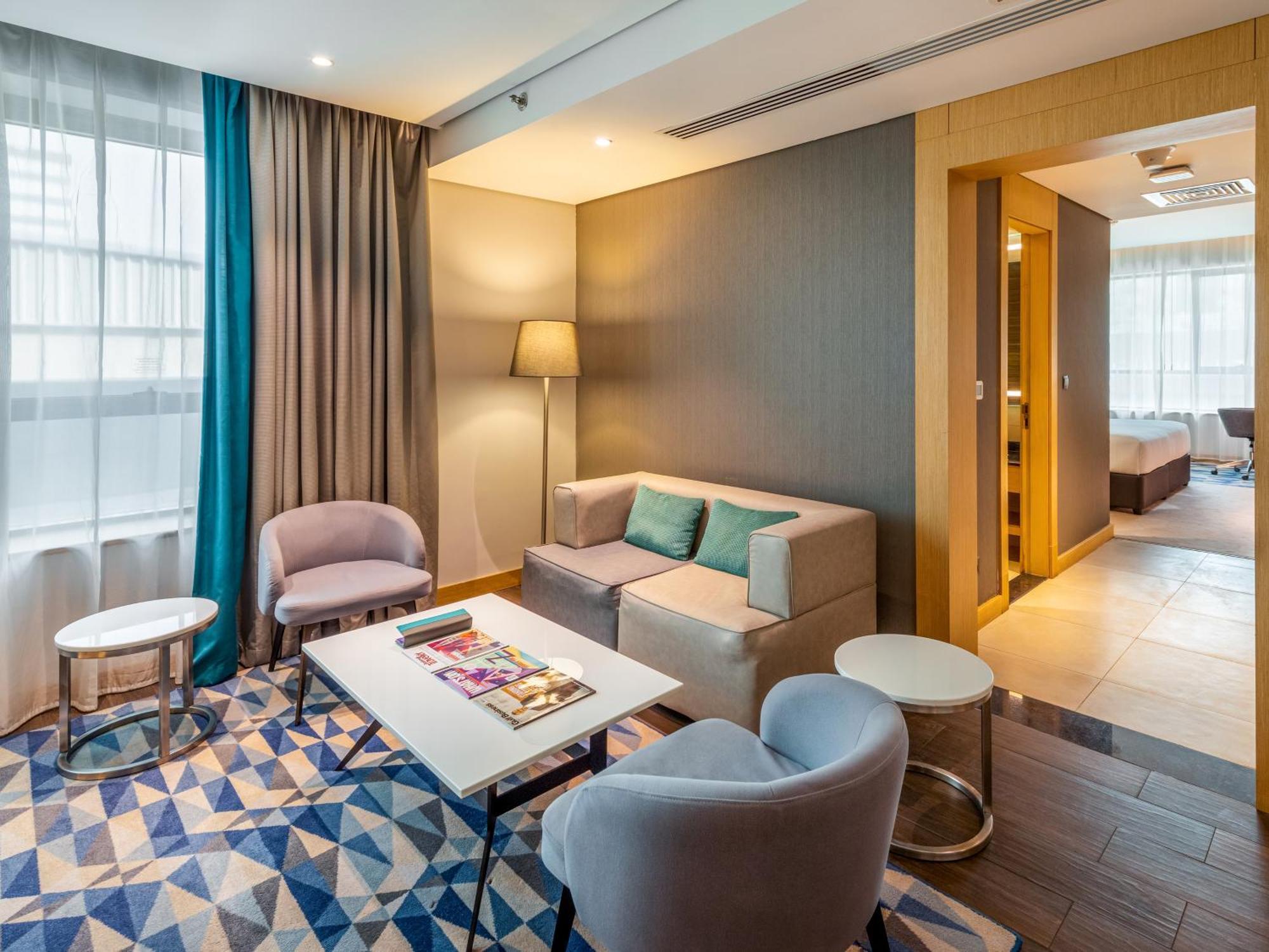 Executive Suite,1540231945:JPEG