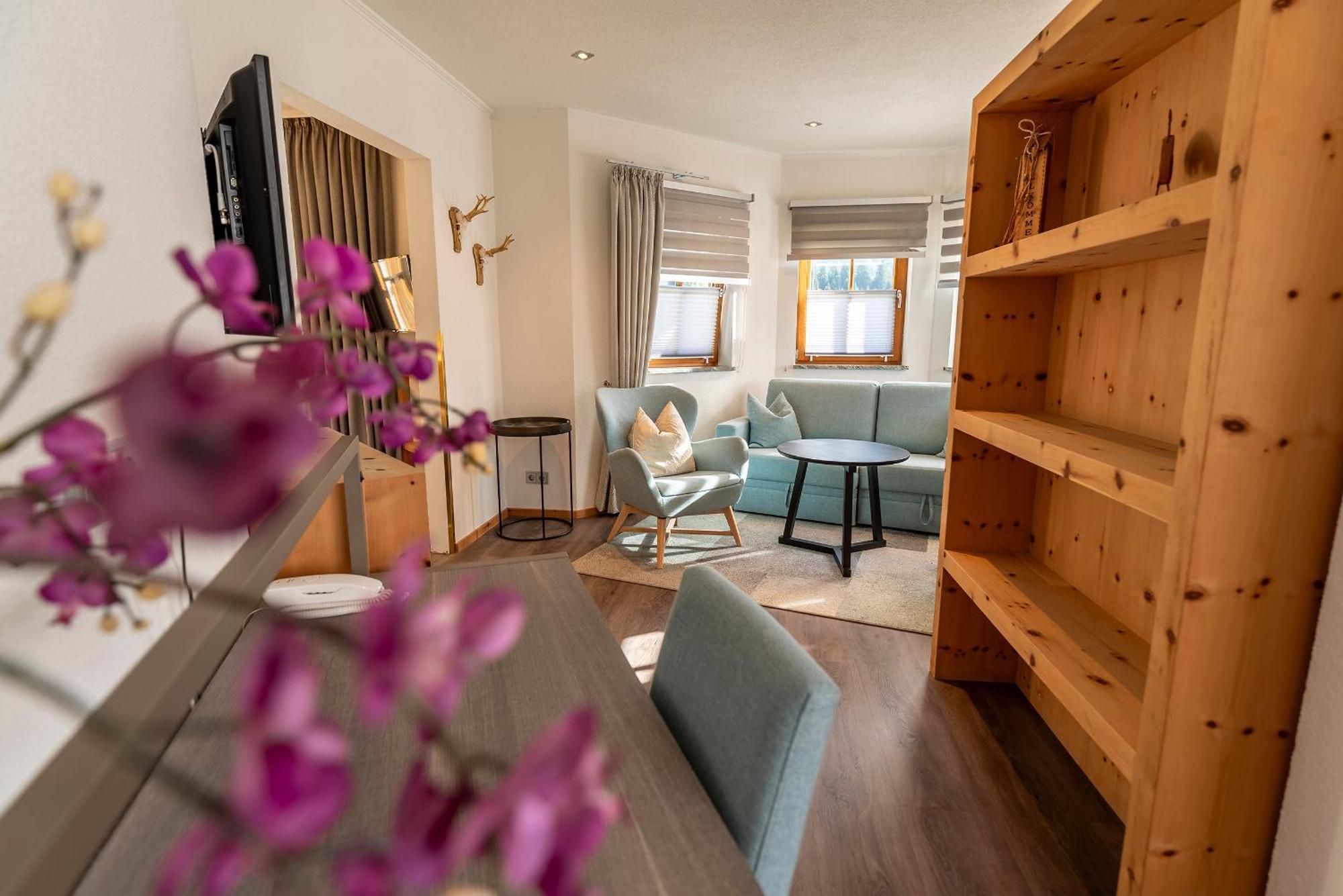 Suite (no dogs),1540716052:JPEG