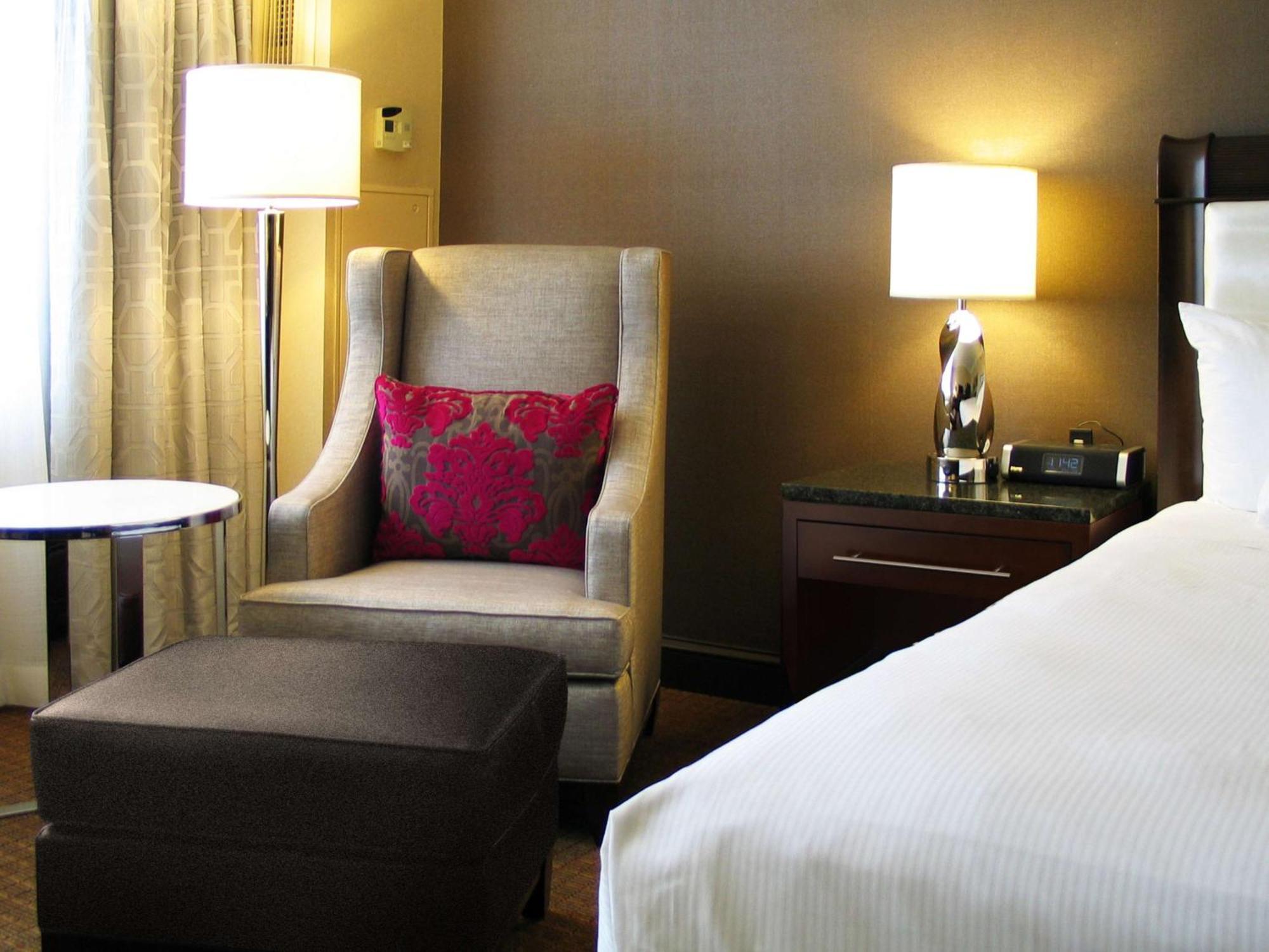 Zimmer mit Kingsize-Bett