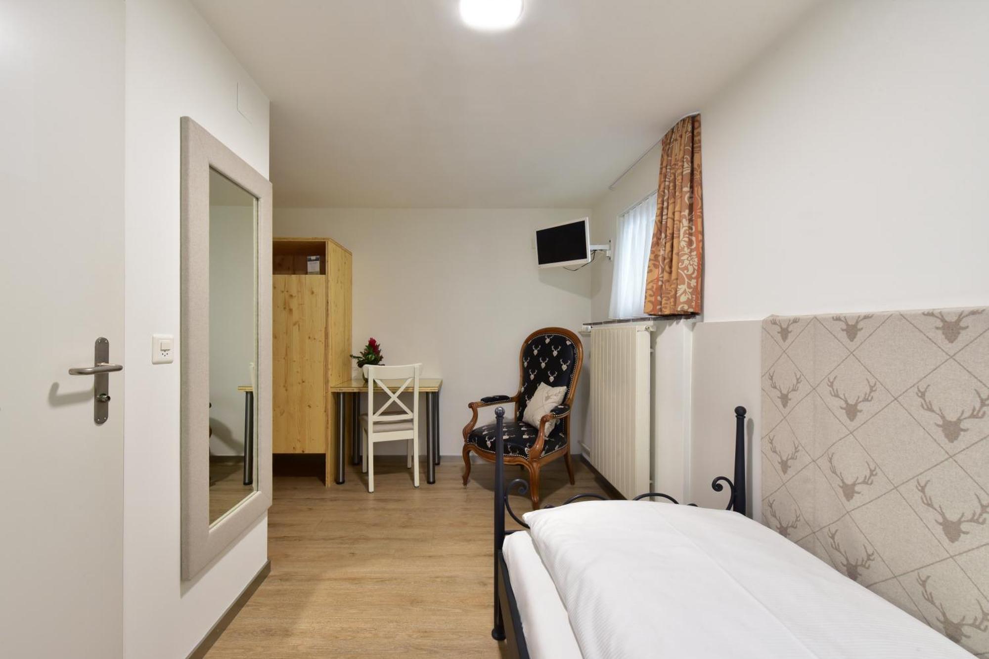 Single Room,1765866663:JPEG
