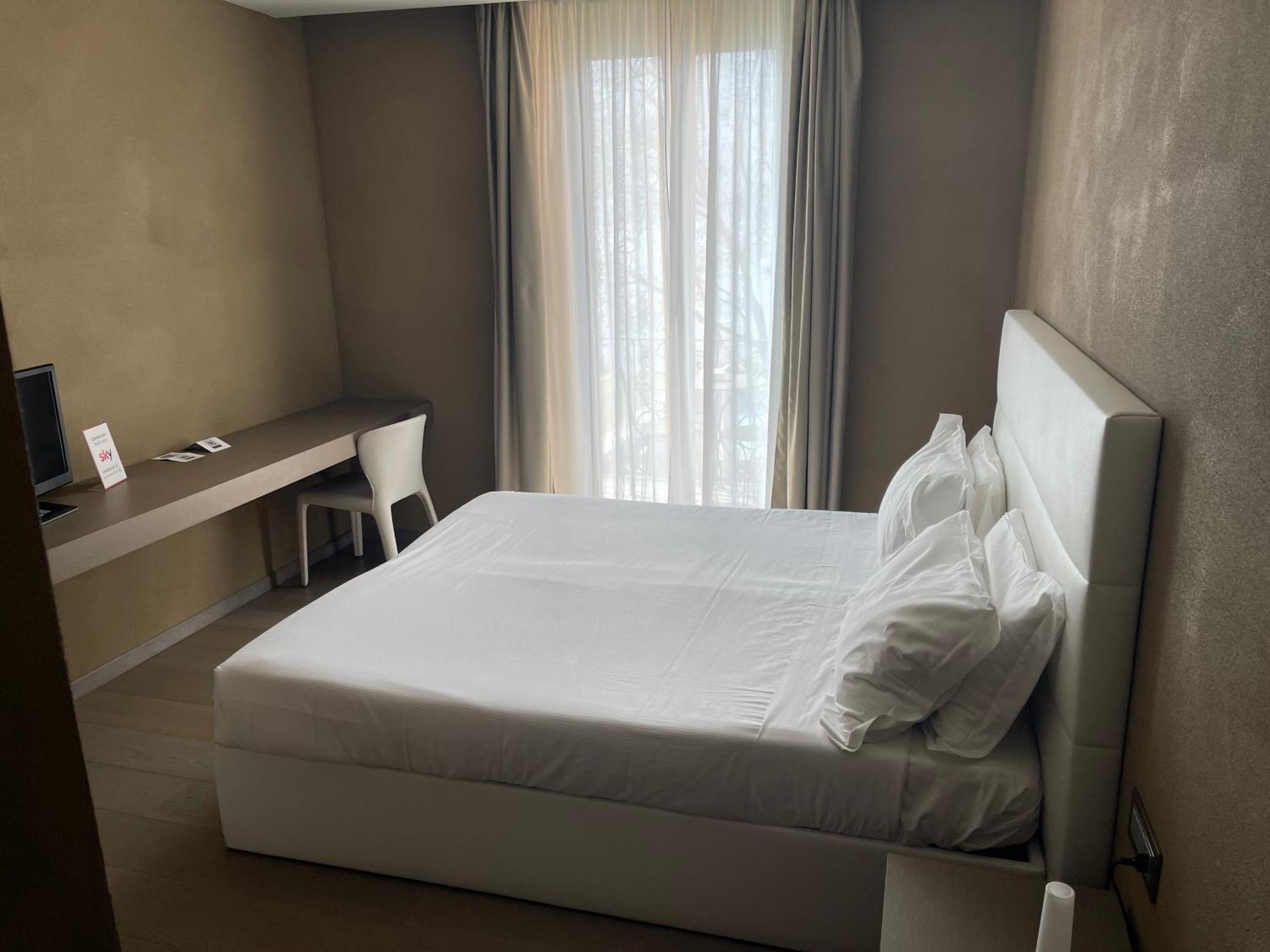 Doppel-/Zweibettzimmer mit Seeblick