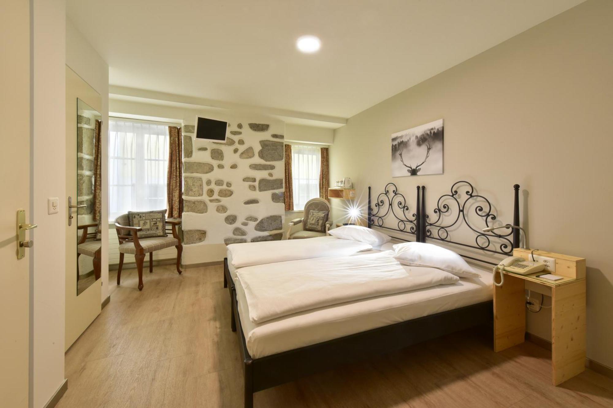 Twin Room,1742764503:JPEG