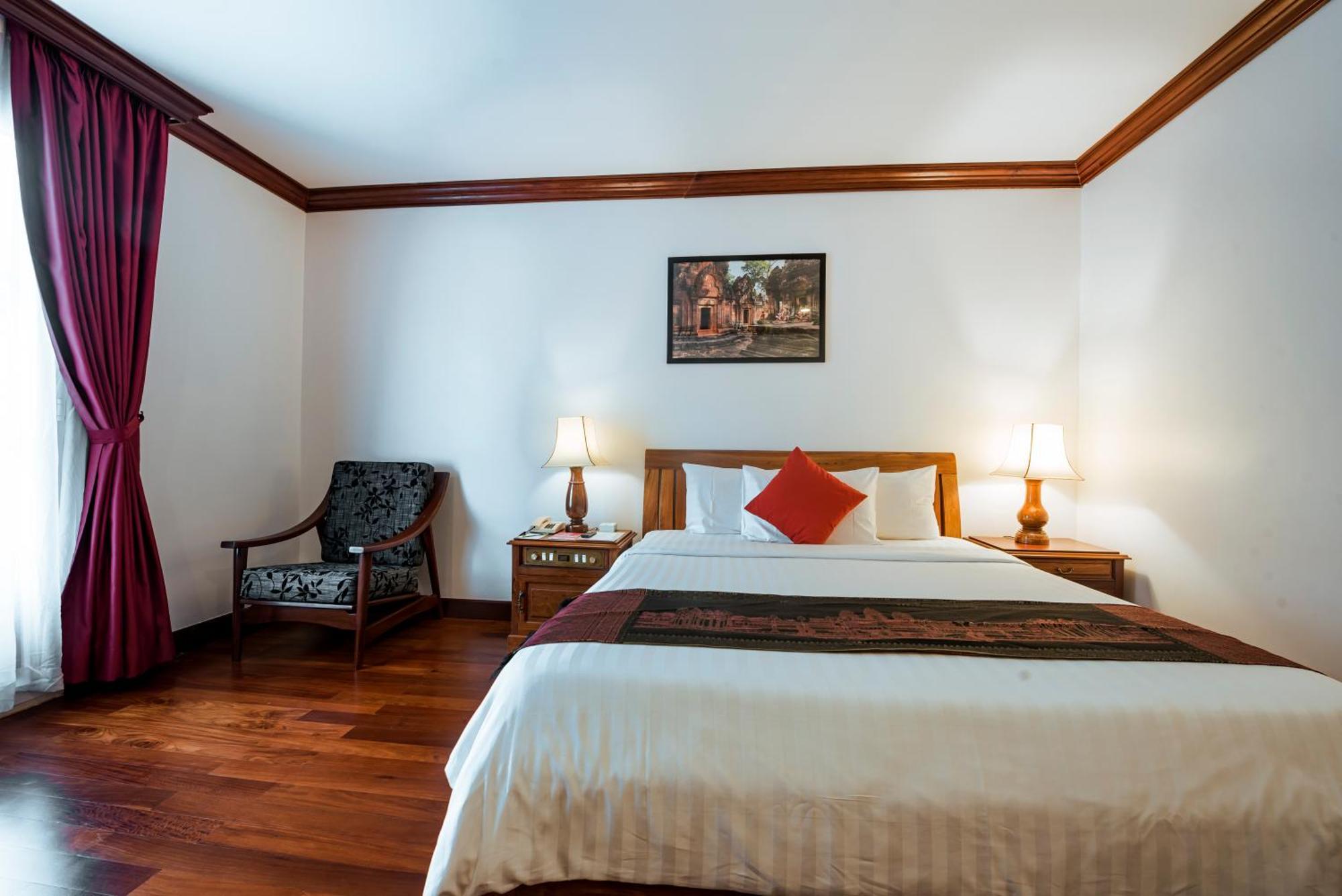 Deluxe Zimmer mit Kingsize-Bett und Balkon