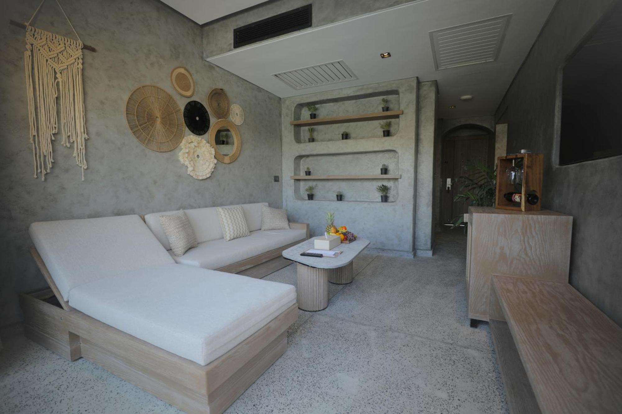 Pool Suite,1563295432:JPEG