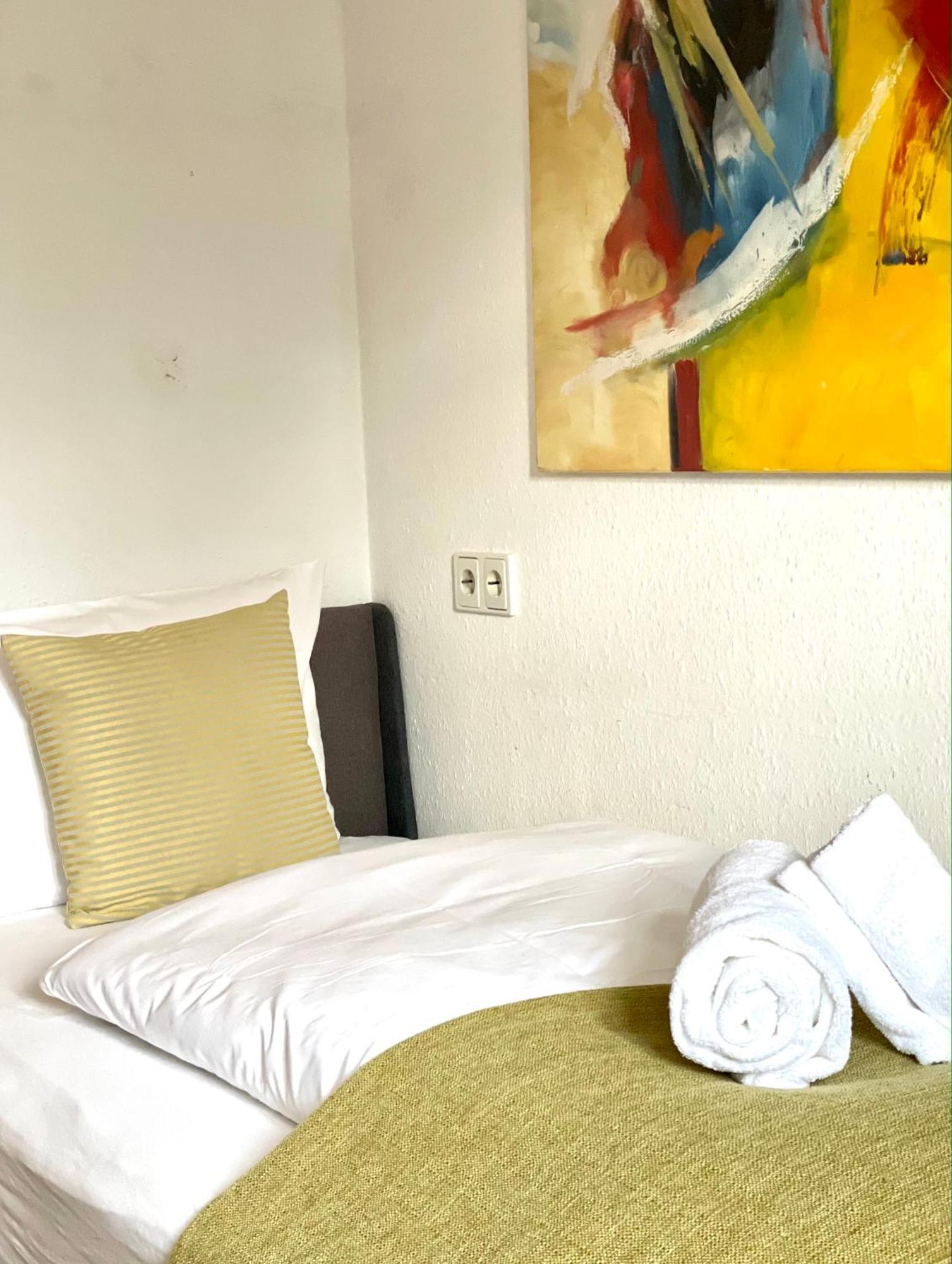 Small Single Room,1580636725:JPEG