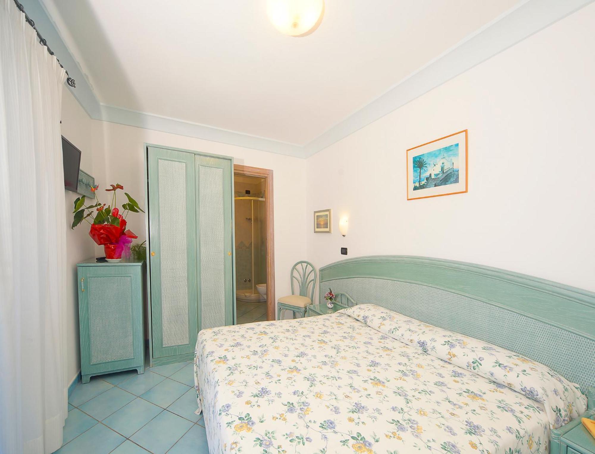 Vierbettzimmer mit eigenem Bad