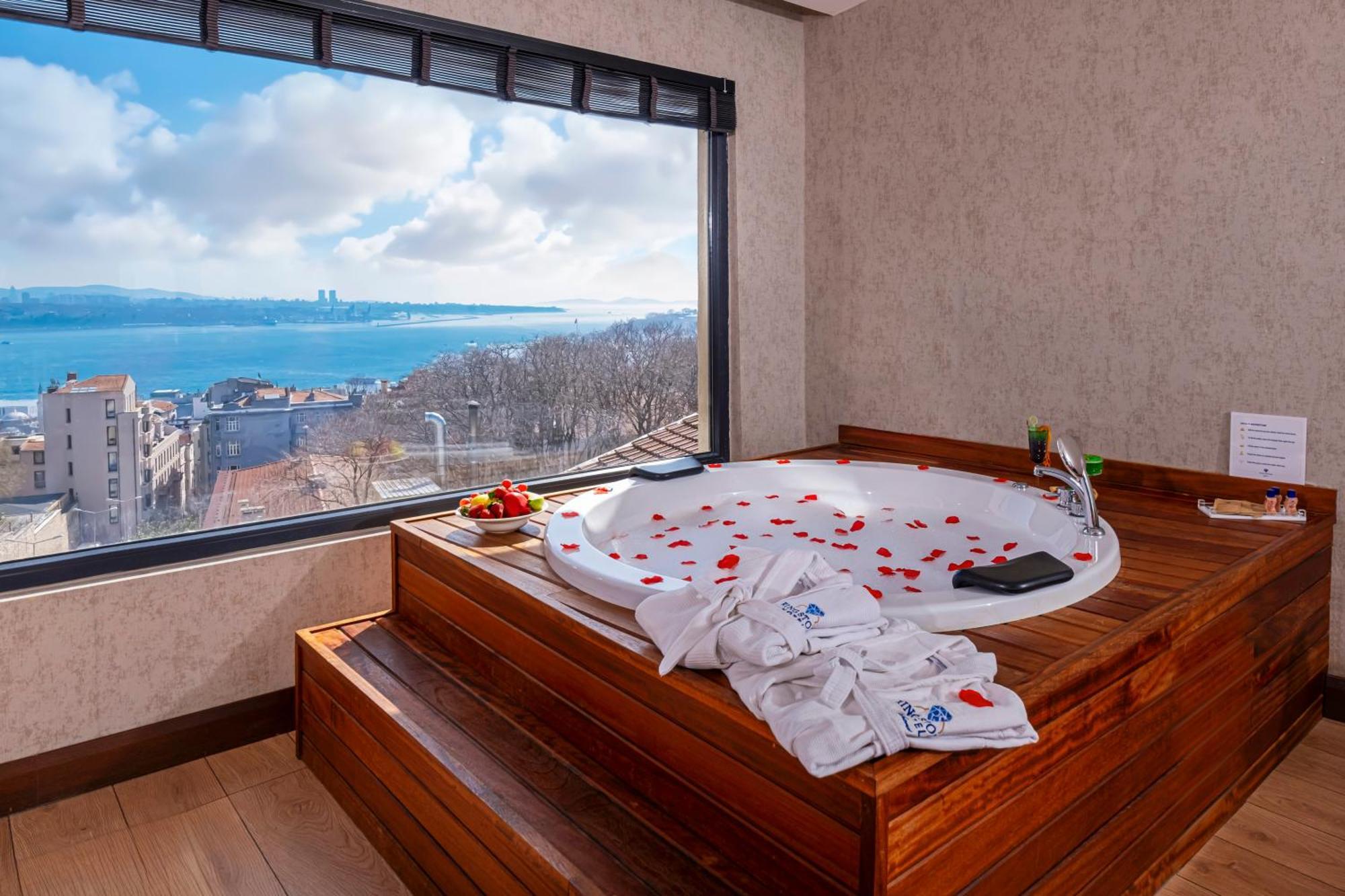 Suite mit Kingsize-Bett und Balkon
