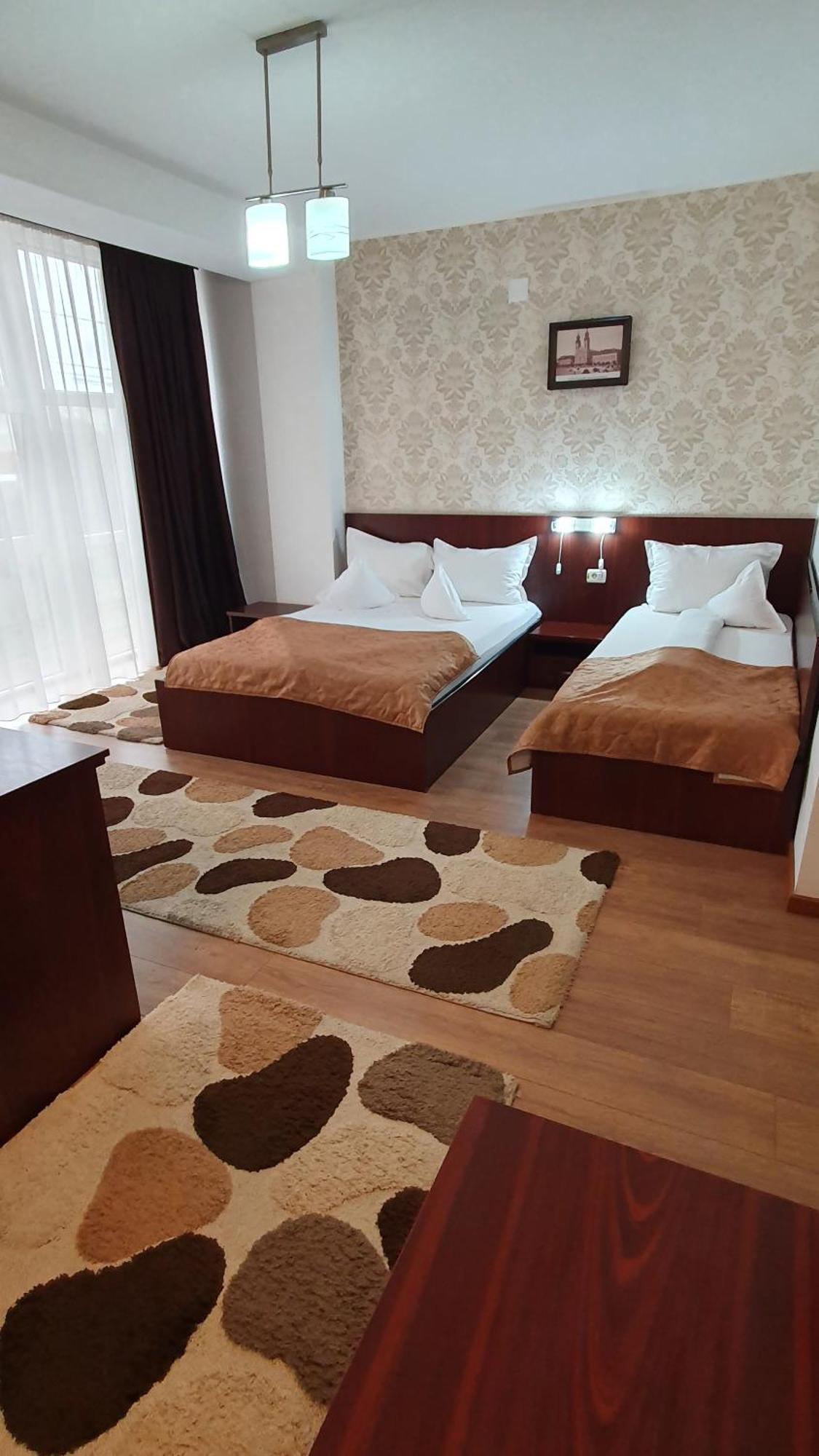 Triple Room,1583095237:JPEG