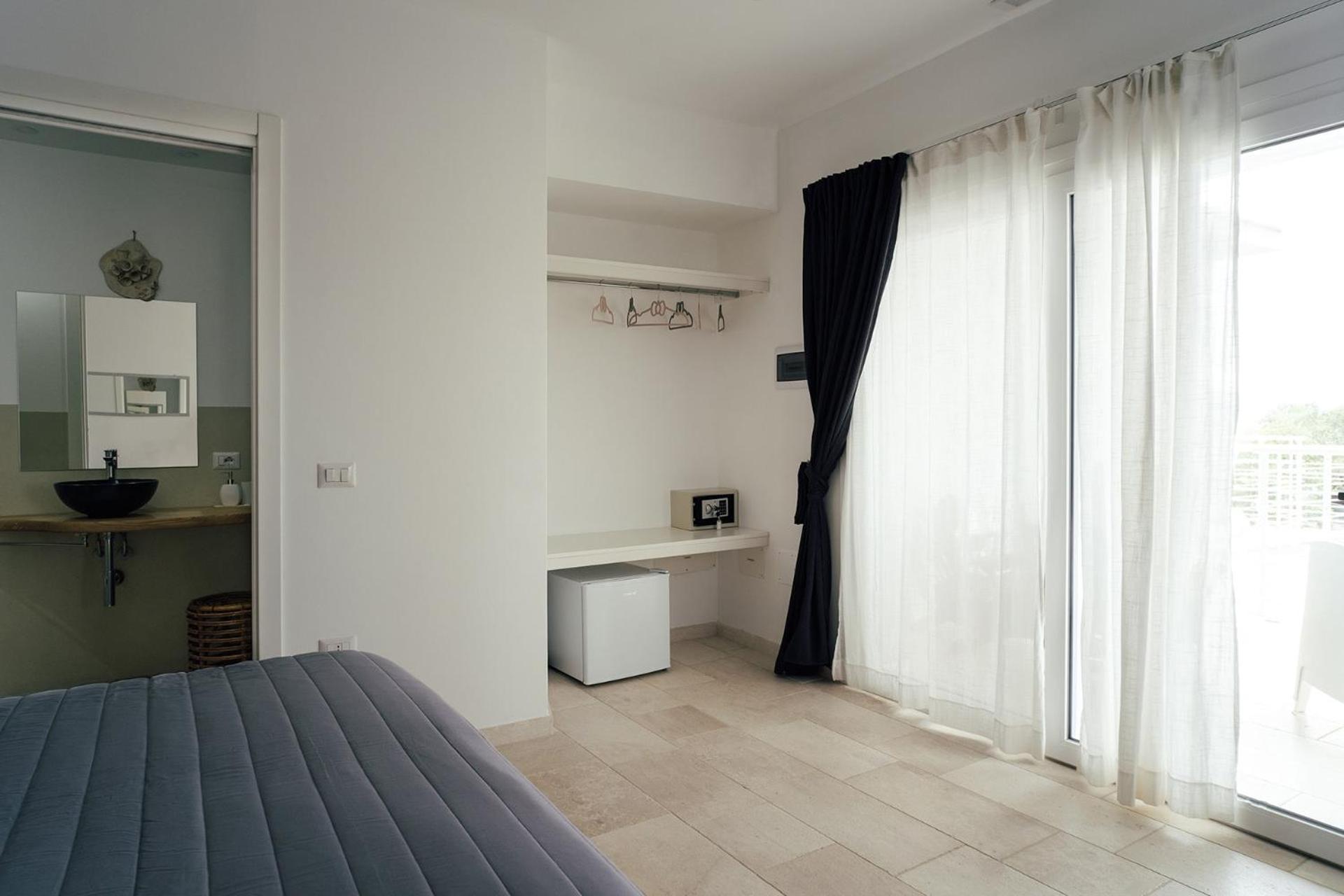 Doppelzimmer mit Balkon und Meerblick