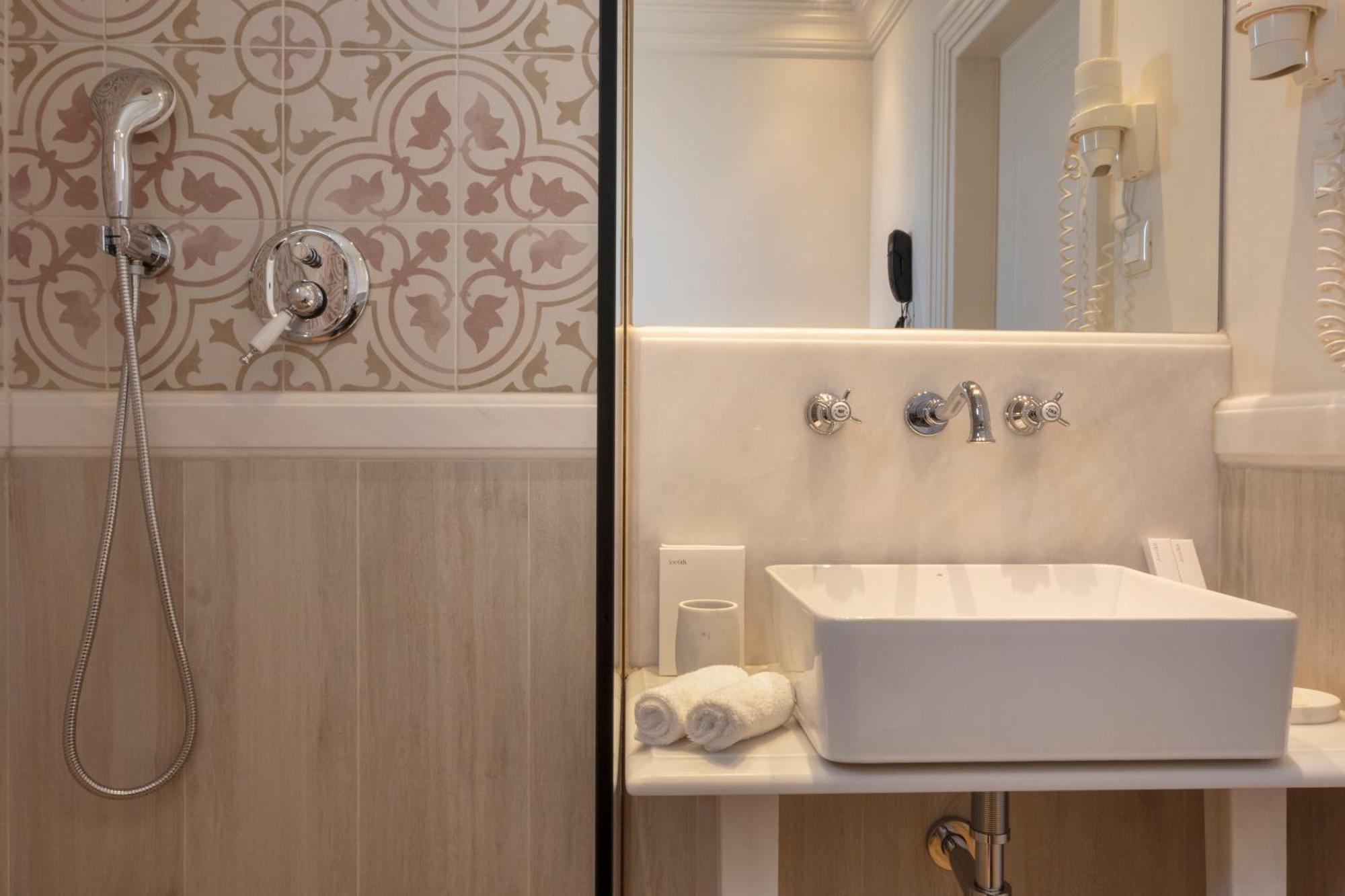 Superior Double or Twin Room,1596024702:JPEG