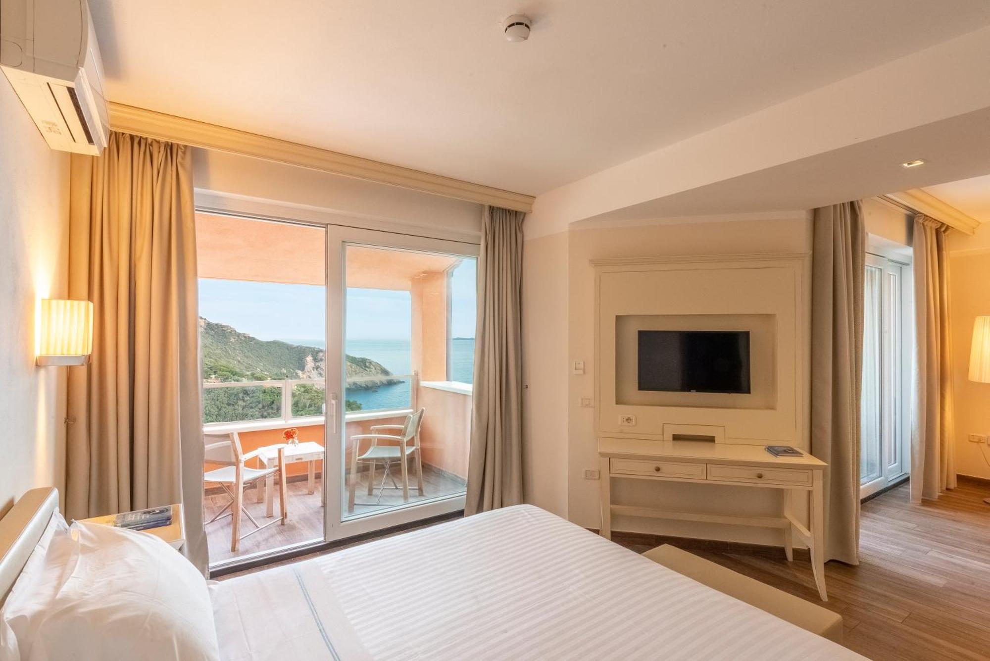 Junior Suite,1602325870:JPEG